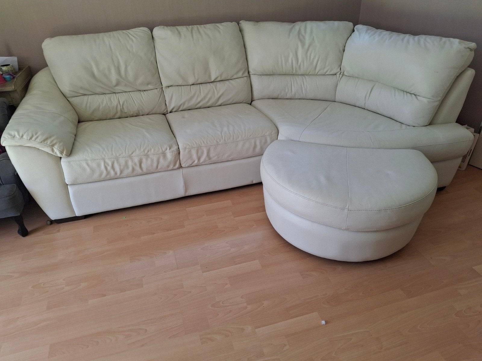 Leren Hoekbank met Hocker - Crème Wit, Modern, Comfortabel, 250 tot 300 cm, Gebruikt, 100 tot 125 cm