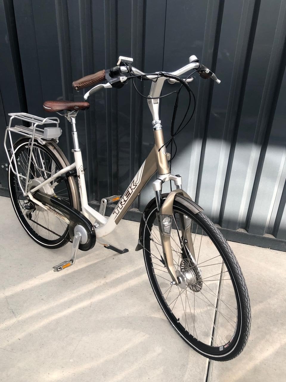 Electrische fiets Trek Navigator T400 + Mooi fiets!, 53 tot 56 cm, Versnellingen, Zo goed als nieuw, Schijfrem