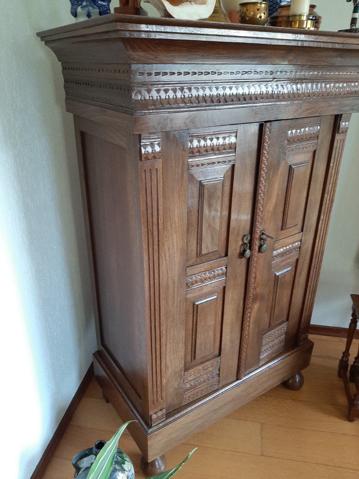 Antieke kast met panelen en bolpoten - 100x50x145 cm, Ophalen