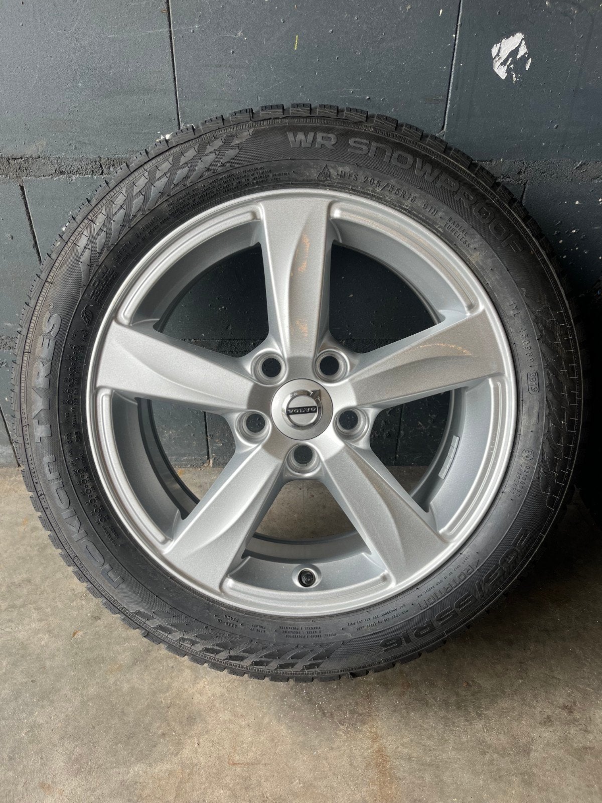 16" Originele Volvo Volvo V40 C30 Winterset Nokian "Matres", 4153RD, 16 inch, Contact..vcnl@volvocars.com, Banden en Velgen