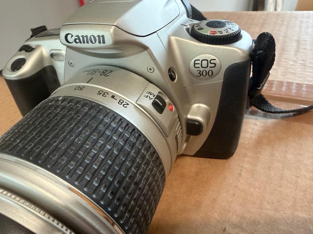Canon EOS 300 Spiegelreflexcamera met EF 28-90mm lens, Audio, Tv en Foto, Fotocamera's Analoog, Ophalen of Verzenden, Zo goed als nieuw