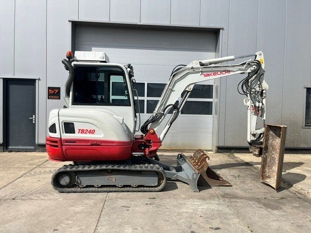 Takeuchi TB240, Ophalen, Graafmachine