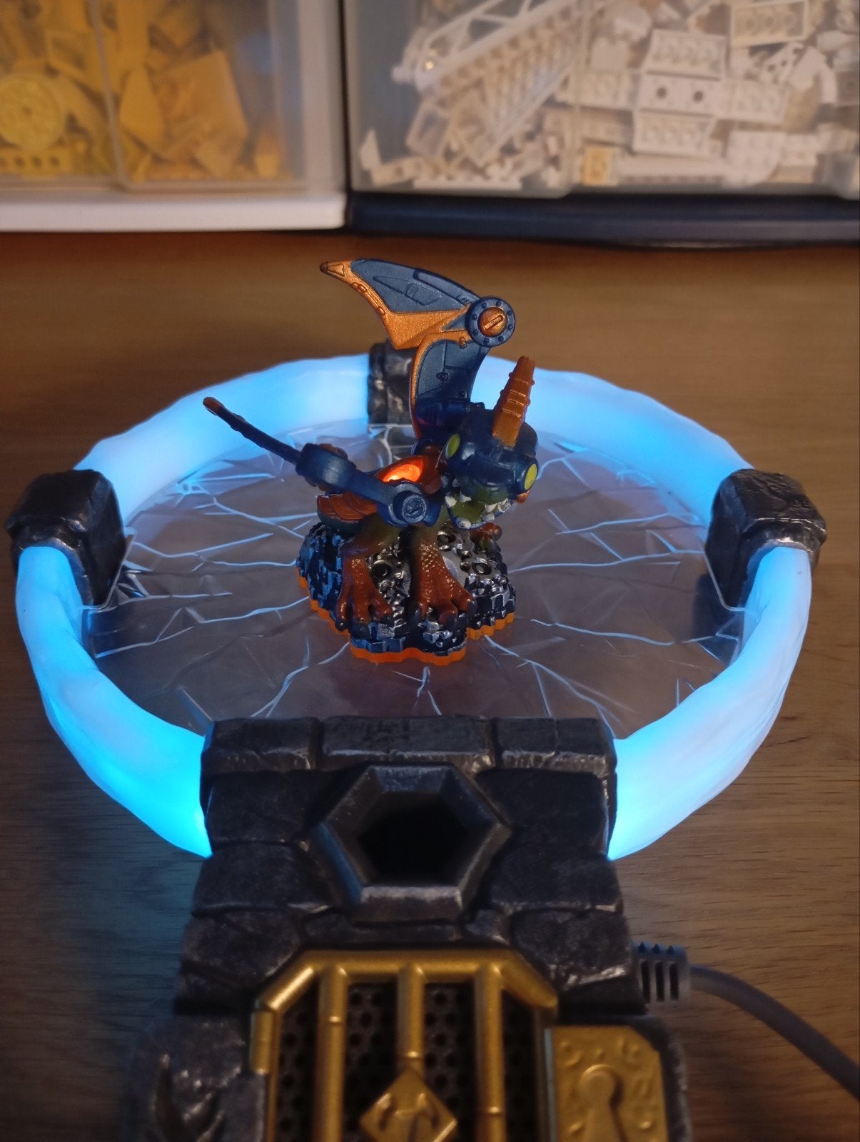 Skylanders Giants - Lightcore Drobot, Verzamelen, Poppetjes en Figuurtjes, Gebruikt, Ophalen of Verzenden