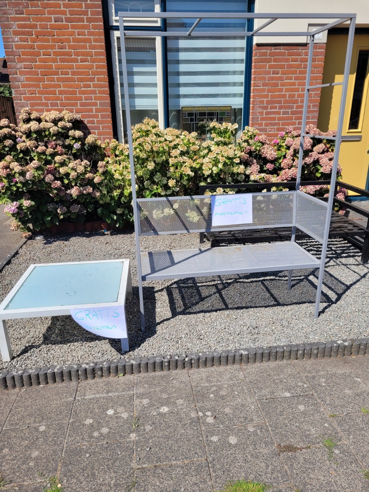 Gratis tuinbank en bijzettafel, Ophalen, Gebruikt, Metaal