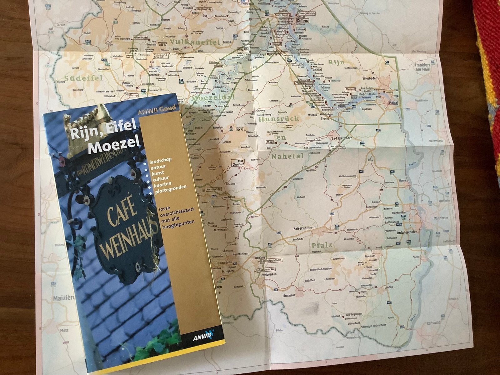 rijn Eifel Moezel Duitsland ANWB GOUD 360pg reisgids +kaart, Ophalen of Verzenden
