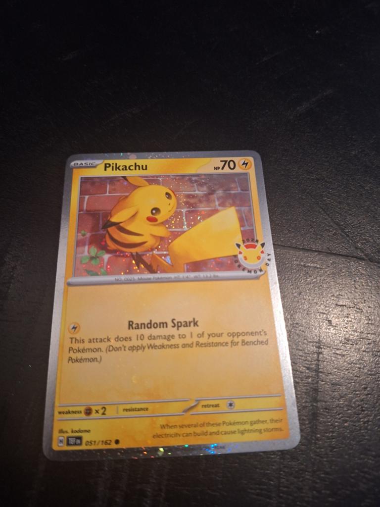 Pikachu Celebrations 30th Anniversary Swirl Pokémon Kaart, Hobby en Vrije tijd, Verzamelkaartspellen | Pokémon, Ophalen of Verzenden