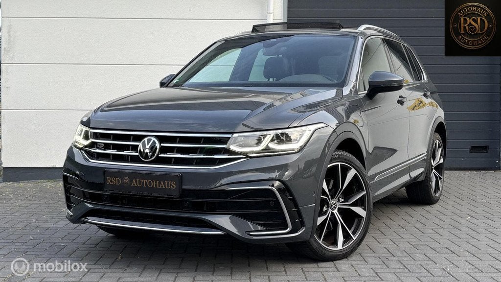Volkswagen Tiguan 1.4 TSI eHybrid R-Line Pano,Tr.haak,20inch, Auto's, Volkswagen, 1716 kg, Zwart, 4 cilinders, Hybride Elektrisch/Benzine
