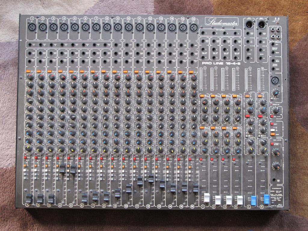 Studiomaster Analogue Mixer, Ophalen, Gebruikt, 10 tot 20 kanalen, Microfooningang