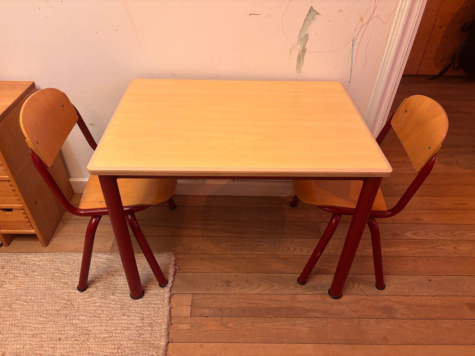 Vintage Eromes Kinderstoeltjes en Tafel Rood Hout, Ophalen, Gebruikt, Tafel(s) en Stoel(en)