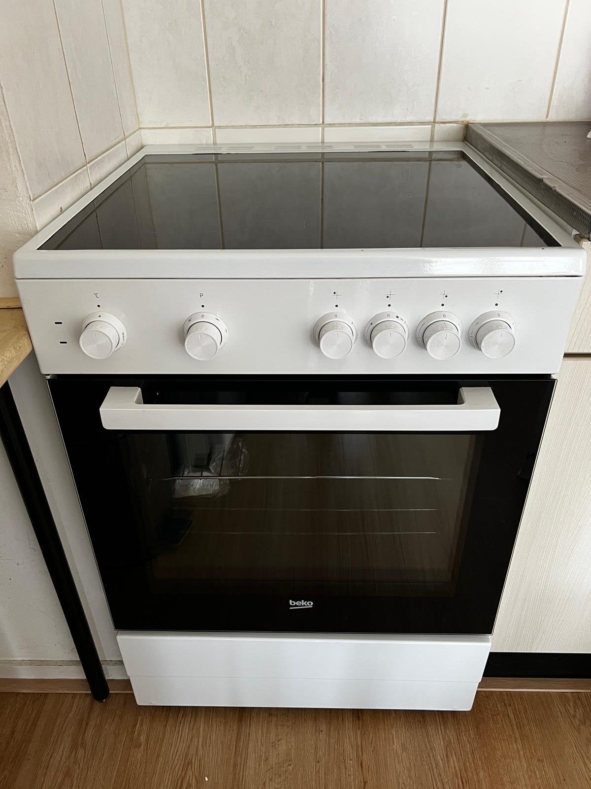 Beko Elektrisch Fornuis met Oven - 2-fase Perilex, Witgoed en Apparatuur, Fornuizen, Ophalen, Gebruikt, 60 cm of meer, 4 kookzones