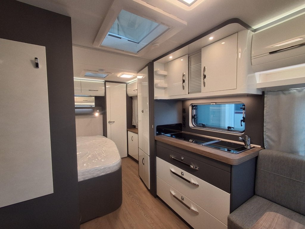 Hobby Excellent 495 WFB MODEL 2027, Caravans en Kamperen, Schokbreker, Standaardzit, Hobby, Bedrijf