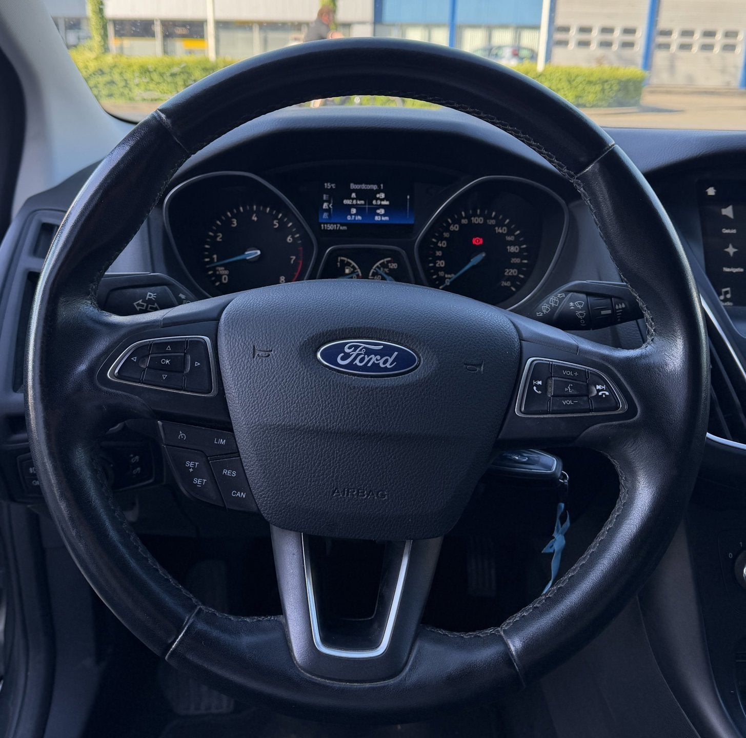 Foto 11 van Ford Focus Wagon 1.0 125PK EcoBoost Titanium Business