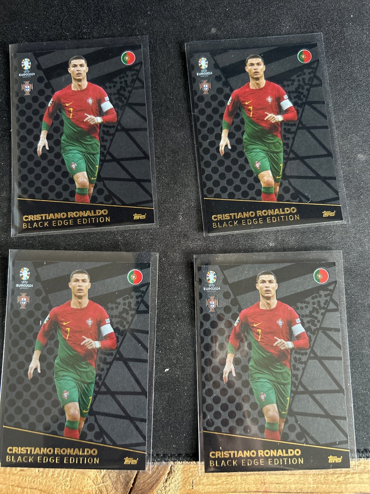 4x Cristiano Ronaldo Topps Black Edge Edition 2024, Ophalen of Verzenden, Zo goed als nieuw, Buitenlandse clubs, Spelerskaart