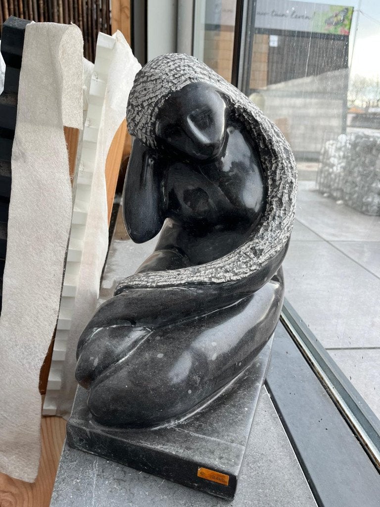 Natuurstenen beeld - abstracte vrouw, Ophalen, Zo goed als nieuw, Steen, Mensenbeeld