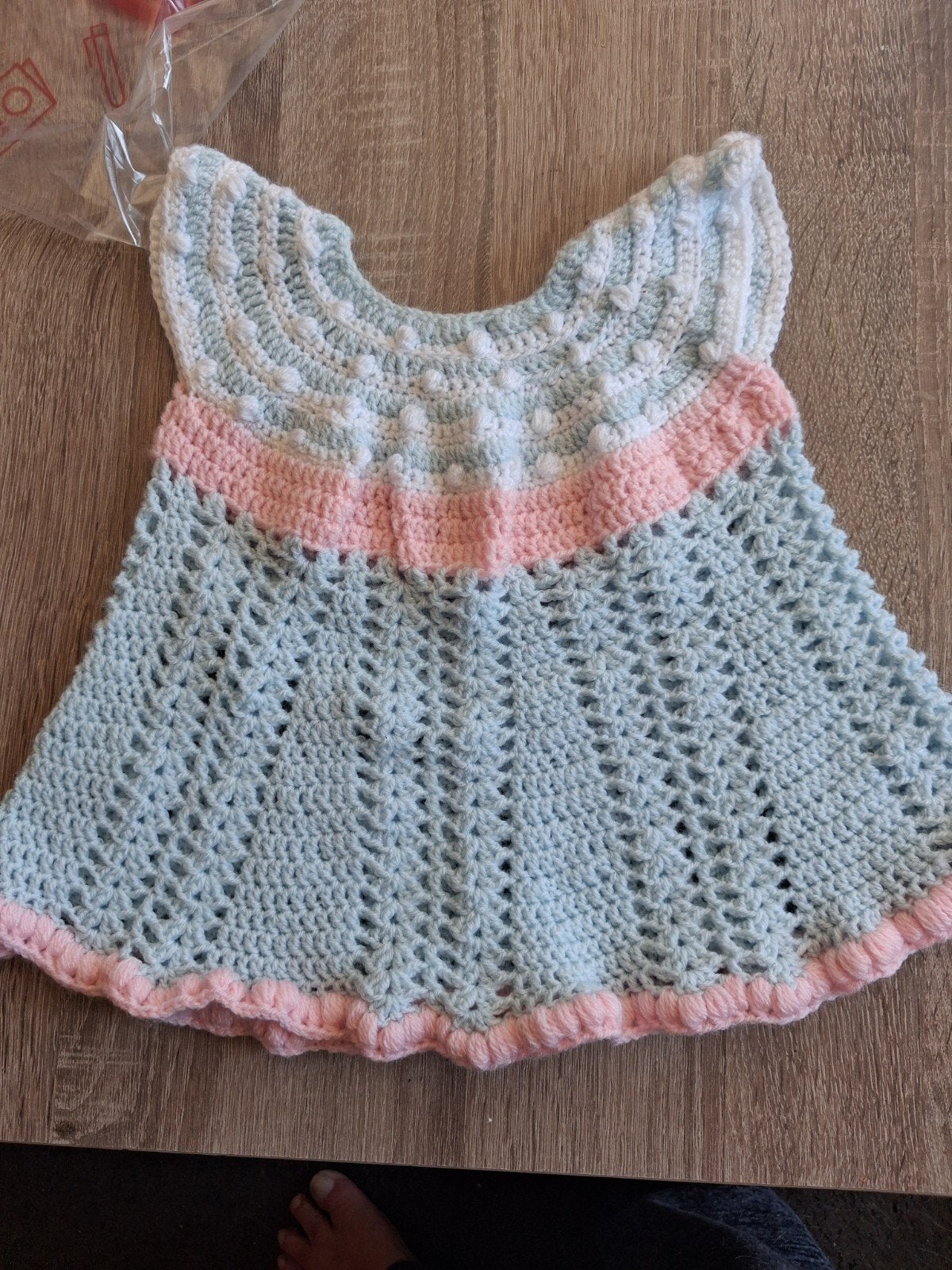 Handgemaakt gehaakt babyjurkje - Eigen ontwerp (0-3 mnd), Ophalen of Verzenden, Nieuw, Dior, Meisje