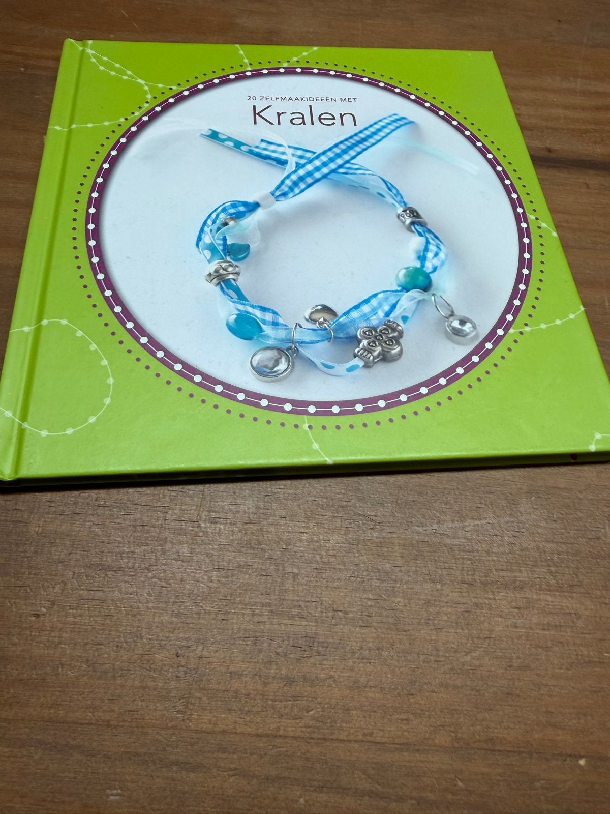 20 Zelfmaakideeën met Kralen - Hobbyboek, Boeken, Ophalen of Verzenden, Zo goed als nieuw, Sieraden maken, Geschikt voor kinderen