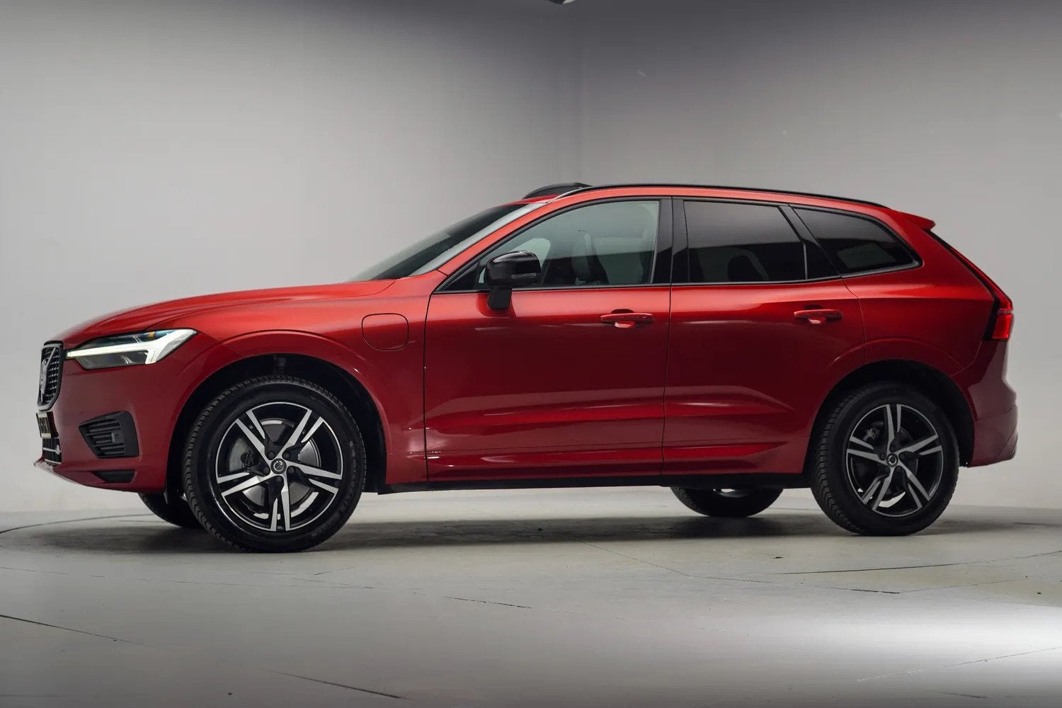 Volvo XC60 2.0 T6 Recharge R-Design [ Panorama Standkachel N, Automaat, Dealer onderhouden, Gebruikt, 1969 cc
