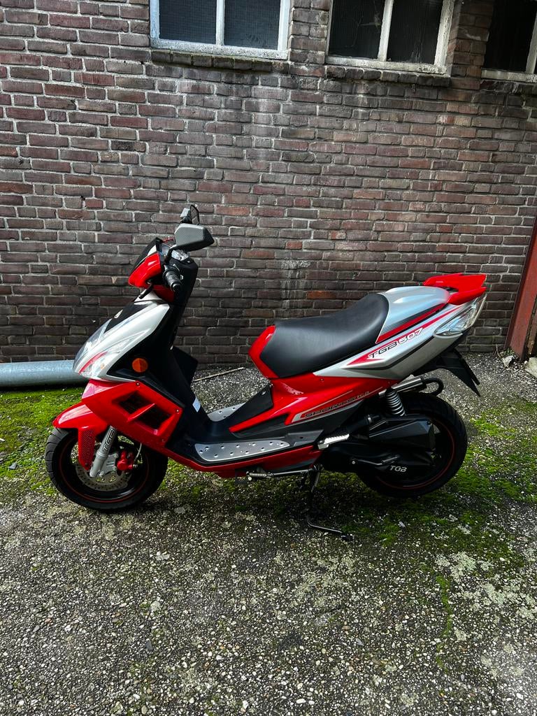 TGB scooter rood/zilver, Fietsen en Brommers, Ophalen of Verzenden, Gebruikt, Overige typen, Overige merken