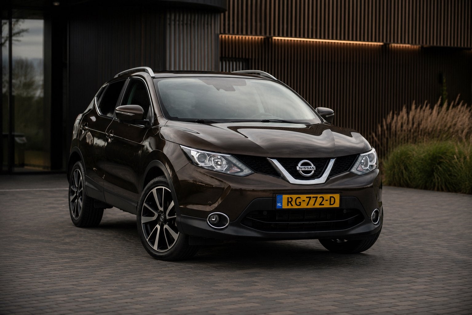 Nissan Qashqai 1.2 | Panorama | 360°Camera | Keyless, Auto's, Voorwielaandrijving, 4 cilinders, Bruin, 1200 kg