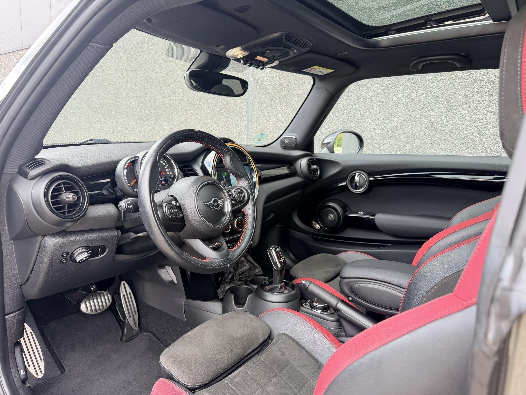 Mini 2.0 Cooper S | JCW | Pano | LED | Camera | ACC | Harman, Auto's, 1998 cc, Stof, Gebruikt, 4 stoelen