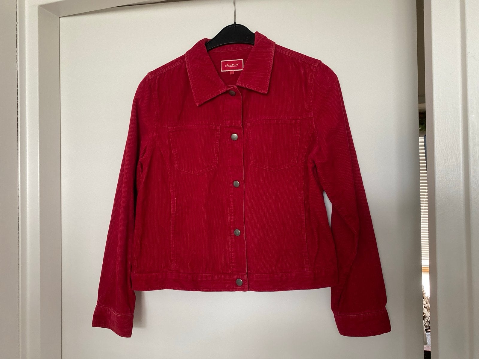 Trendy Rode Corduroy Jas Maat M/L met Meerdere Zakken, Ophalen of Verzenden, Gedragen, Maat 38/40 (M), Rood