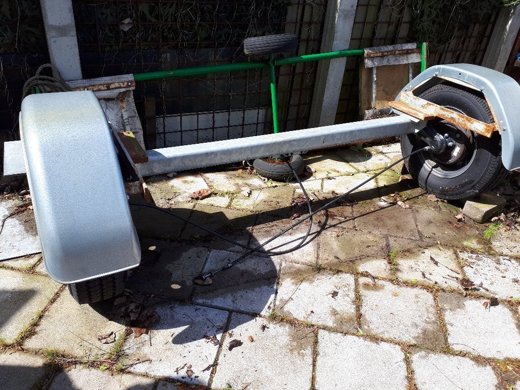 aanhanger as met wielen en spatborden geremd, Ophalen, Gebruikt