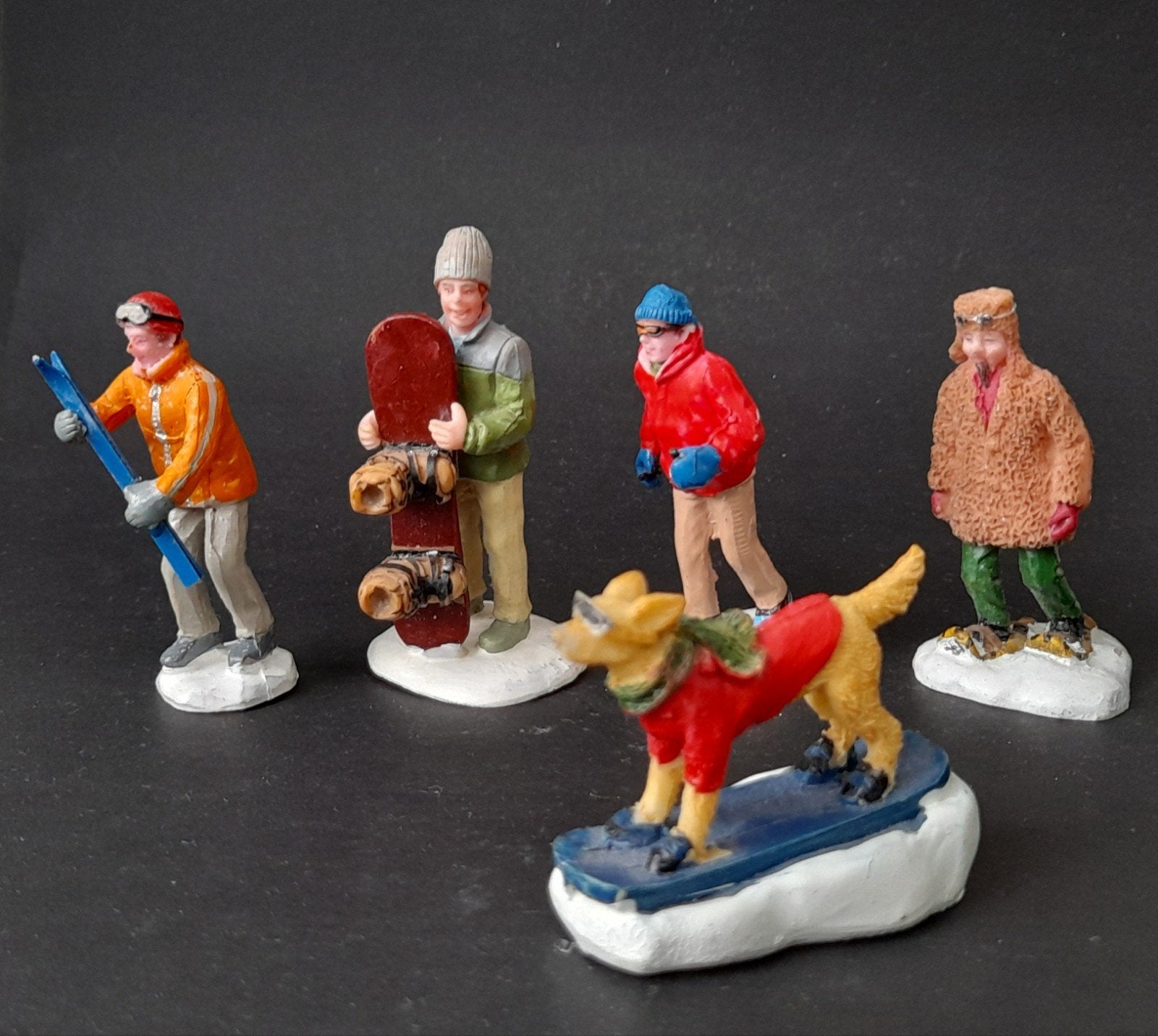 lemax kerst figuren setc29 kerstdorp kersthuisjes ski, Verzenden