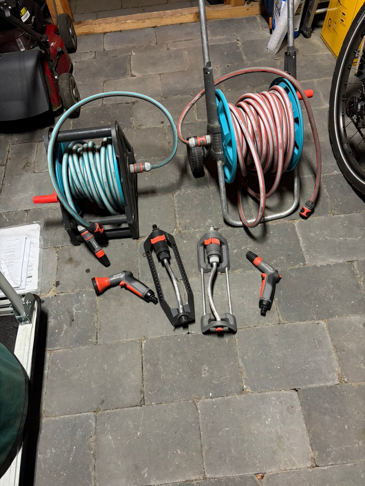 2 keer een tuinslang met haspel (20 meter) met accessoires, Tuin en Terras, Ophalen, Tuinslang