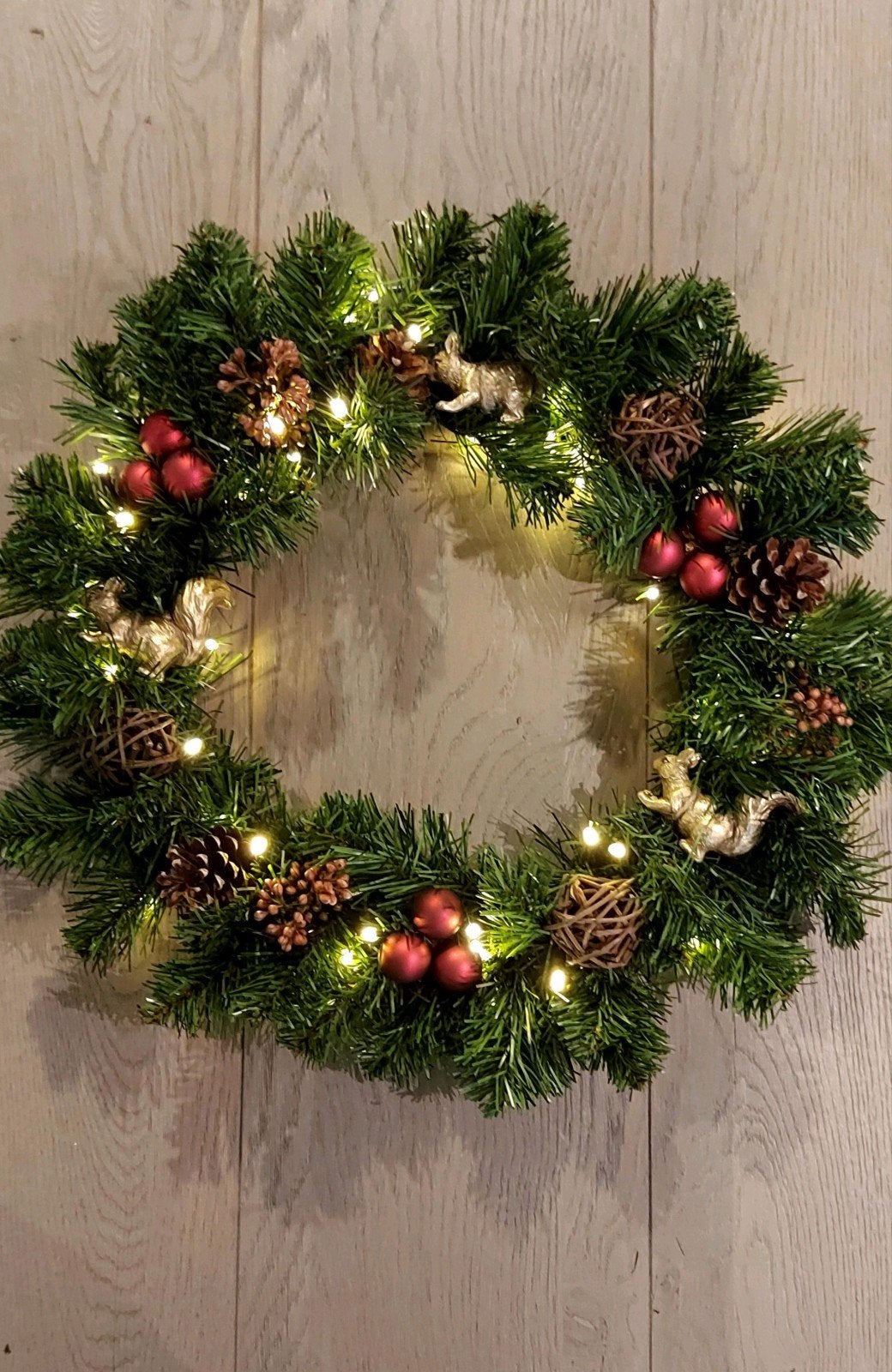 Nieuw! grote handgemaakte kerstkrans met bosdiertjes, Ophalen of Verzenden, Nieuw
