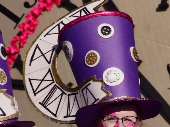Carnavalspak'1 Klok Terug in de Tijd' met lichtjes, Ophalen of Verzenden, 122 t/m 128, Jongen of Meisje