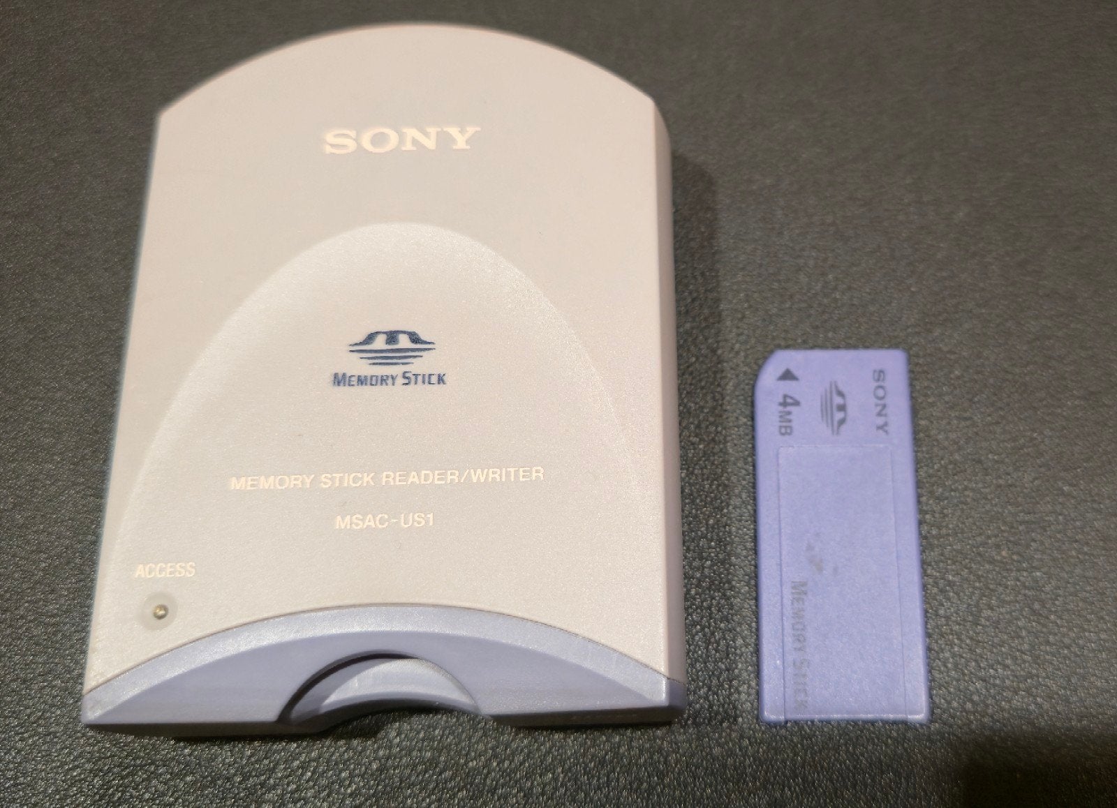 Vintage Sony MSAC-US1 Memory Stick Reader/Writer 4MB geheuge, Geschikt voor Full HD video, Memory stick, Refurbished, Ophalen of Verzenden