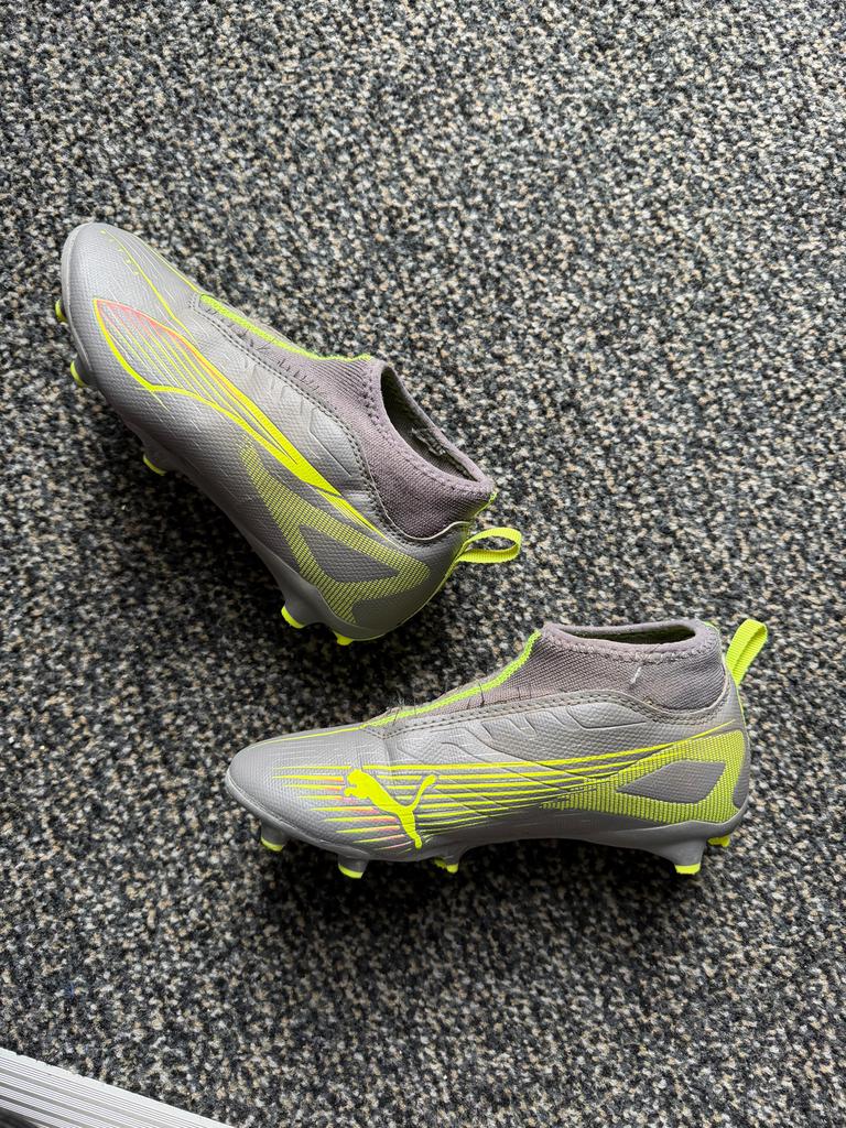 Puma voetbalschoenen - maat 34, Sport en Fitness, Voetbal, Ophalen, Zo goed als nieuw, Schoenen