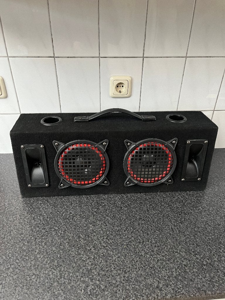 Auto luidsprekers , boxen , boombox , speakers in kast ., Ophalen
