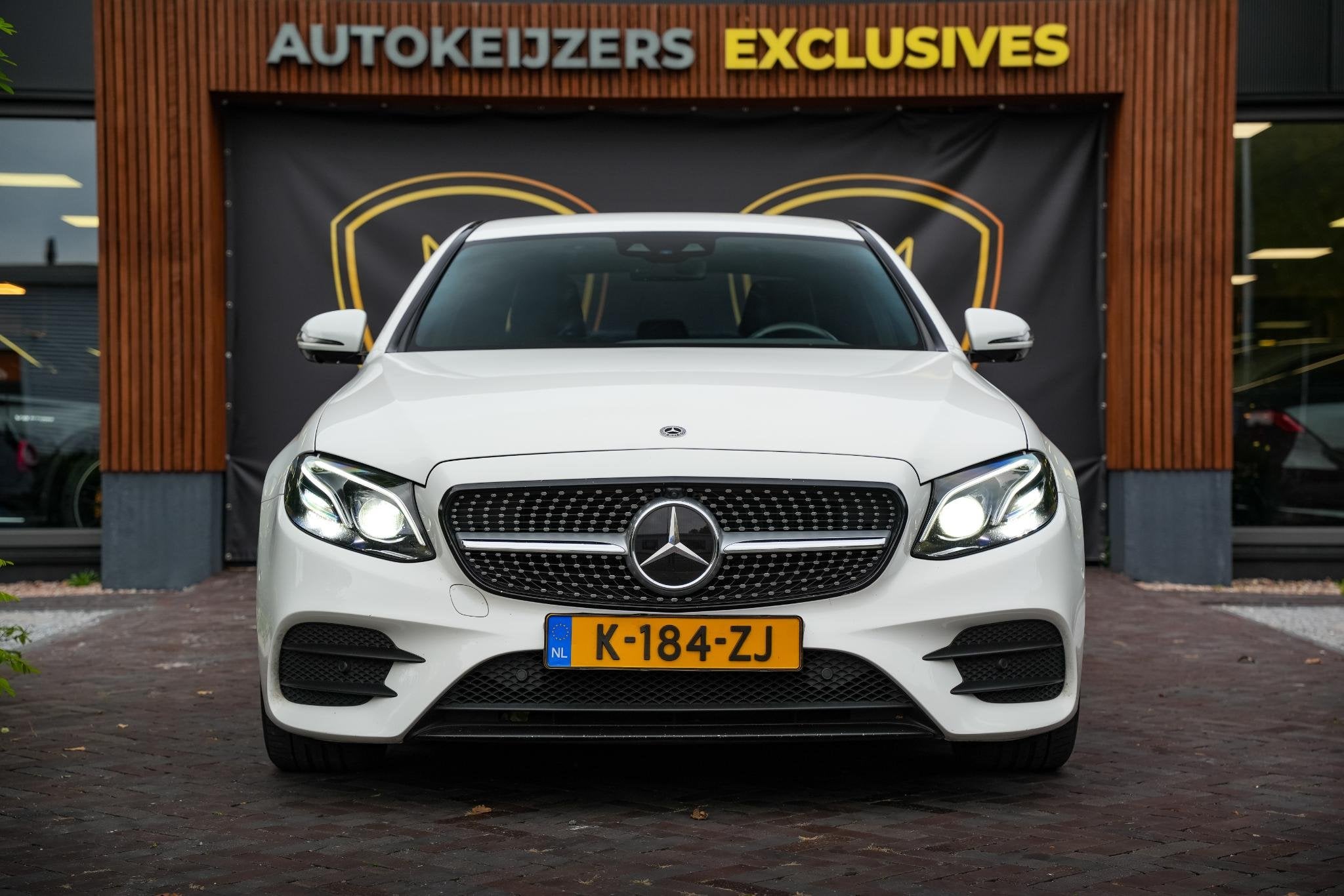 Mercedes-Benz E-klasse 300 d Sport Edition AMG WideScreen Ad, Auto's, Automaat, Achterwielaandrijving, Gebruikt, Wit