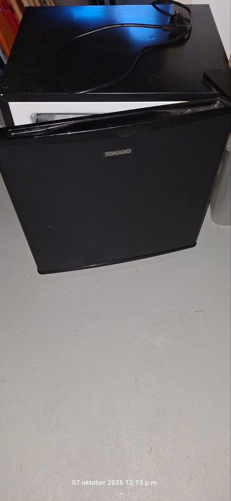 Compacte Tomado vriezer - Ideaal voor kleine ruimtes, Witgoed en Apparatuur, Gebruikt, Minder dan 85 cm, Minder dan 60 cm, Vrijstaand