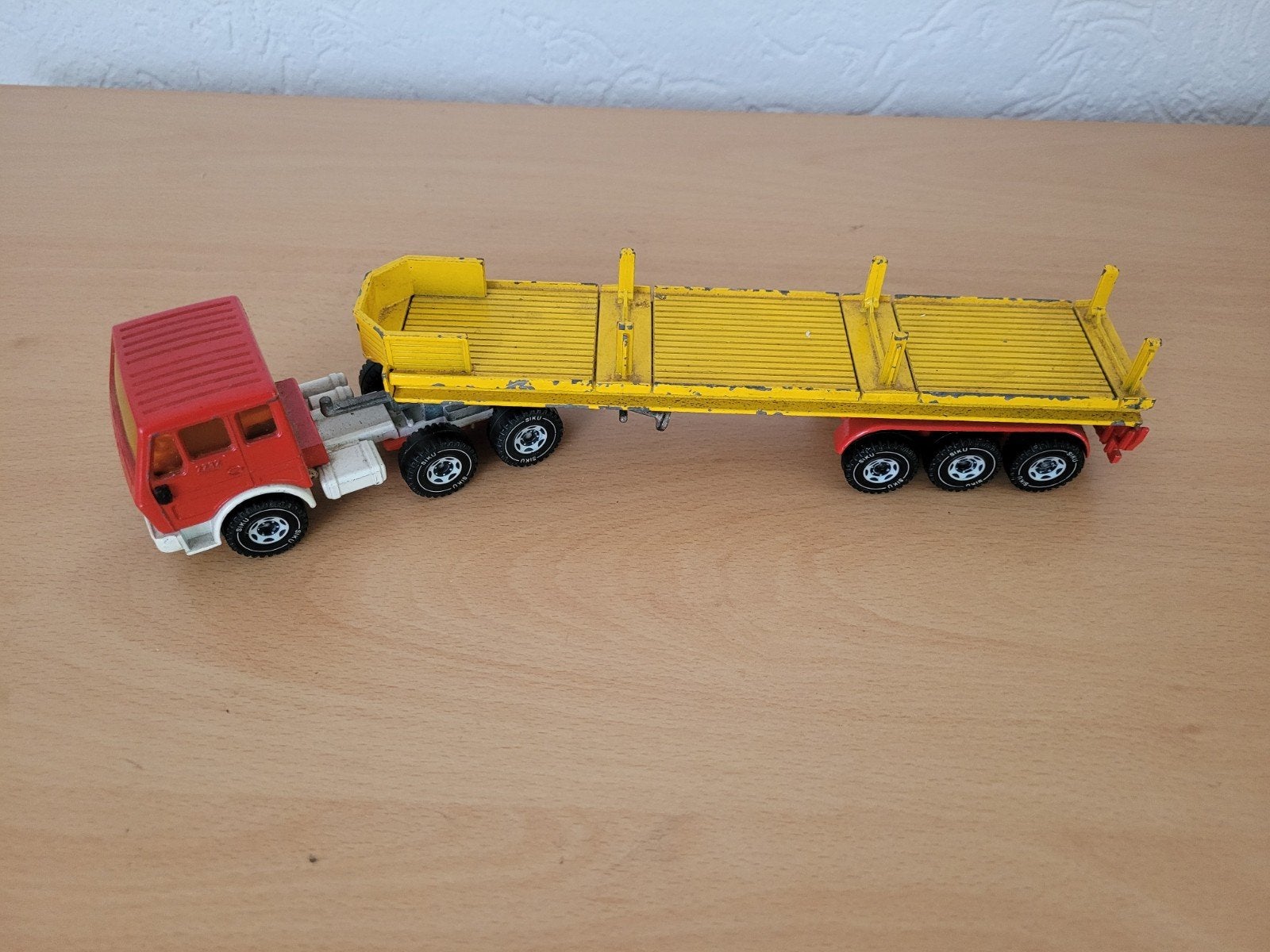 Siku Mercedes Benz 2232 vrachtwagen met oplegger, Ophalen of Verzenden, Gebruikt