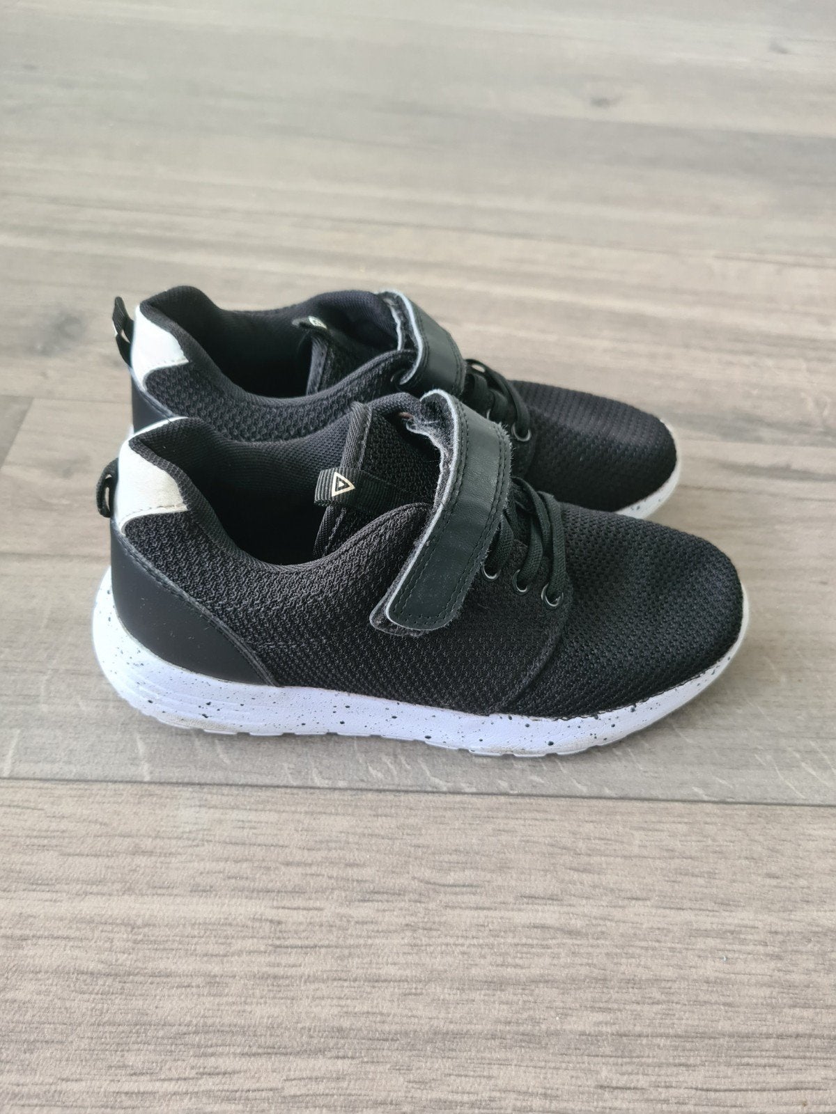 sport schoenen maat 34, Kinderen en Baby's, Babykleding | Schoentjes en Sokjes, Ophalen, Zo goed als nieuw, Jongetje of Meisje