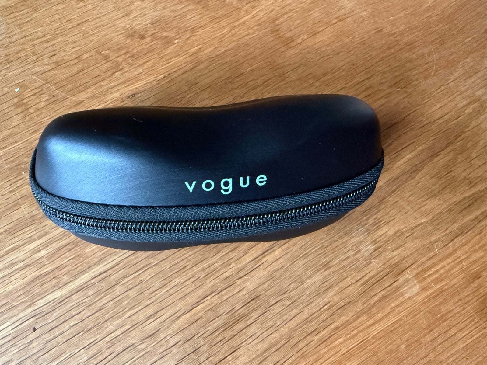 Vogue brillenkoker - Zwart en stijlvol, Overige merken, Zwart, Ophalen of Verzenden, Zo goed als nieuw