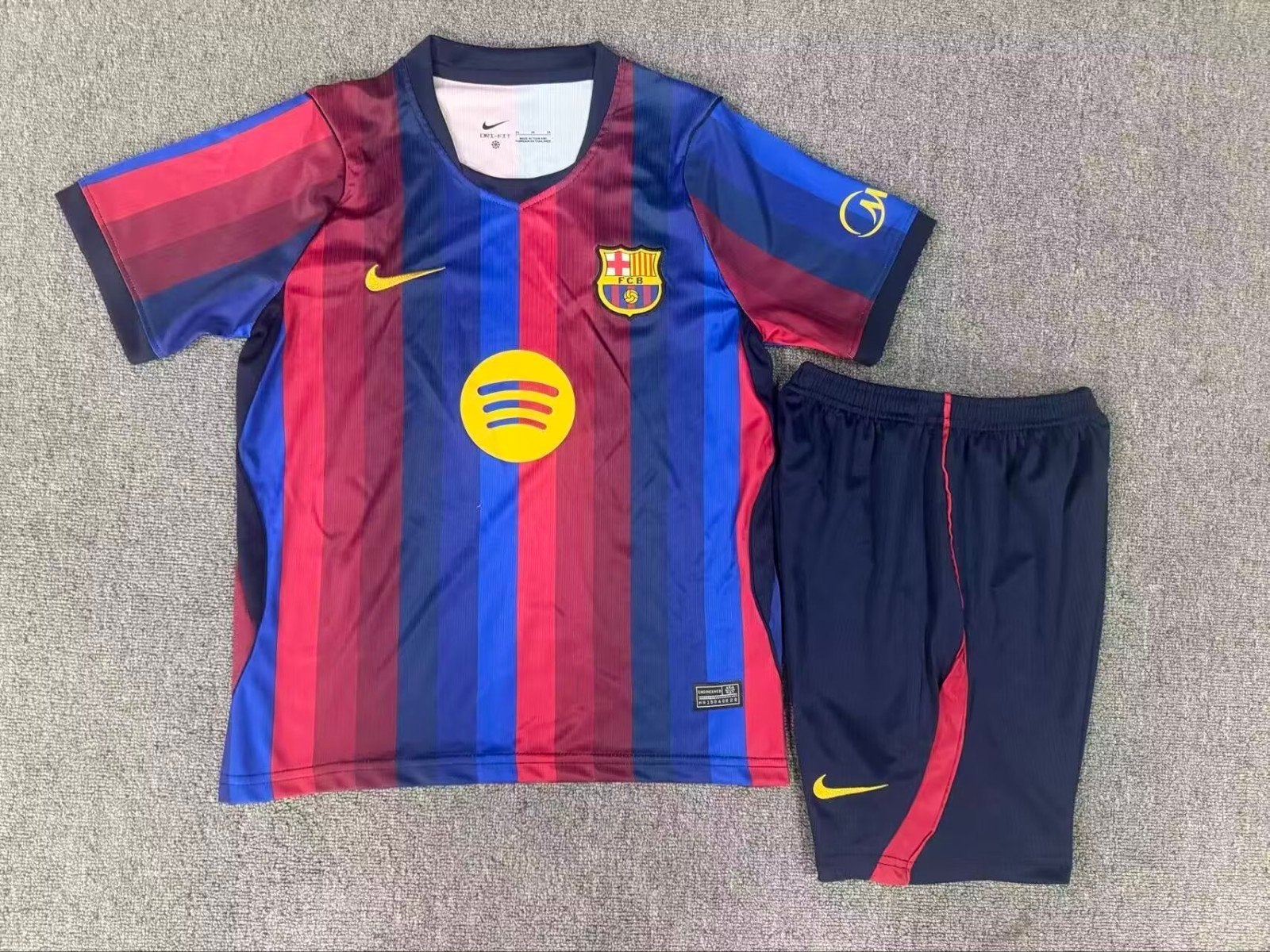 FC Barcelona kids tenue 26/27, Maat XS of kleiner, Ophalen of Verzenden, Nieuw, Set