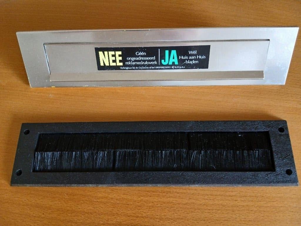 Brievenbus (klep) met tochtafsluiter, Ophalen, Gebruikt, Aluminium, Brievenbusklep