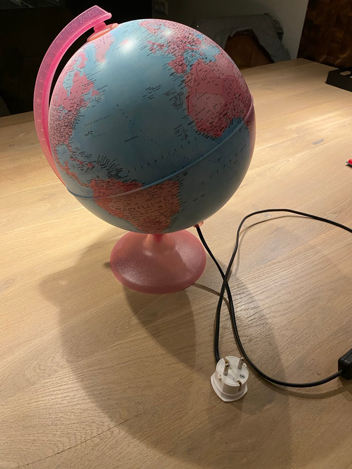 Roze verlichte wereldbol - Educatief en decoratief, Gebruikt, Kunststof, Draaibaar, Ophalen of Verzenden