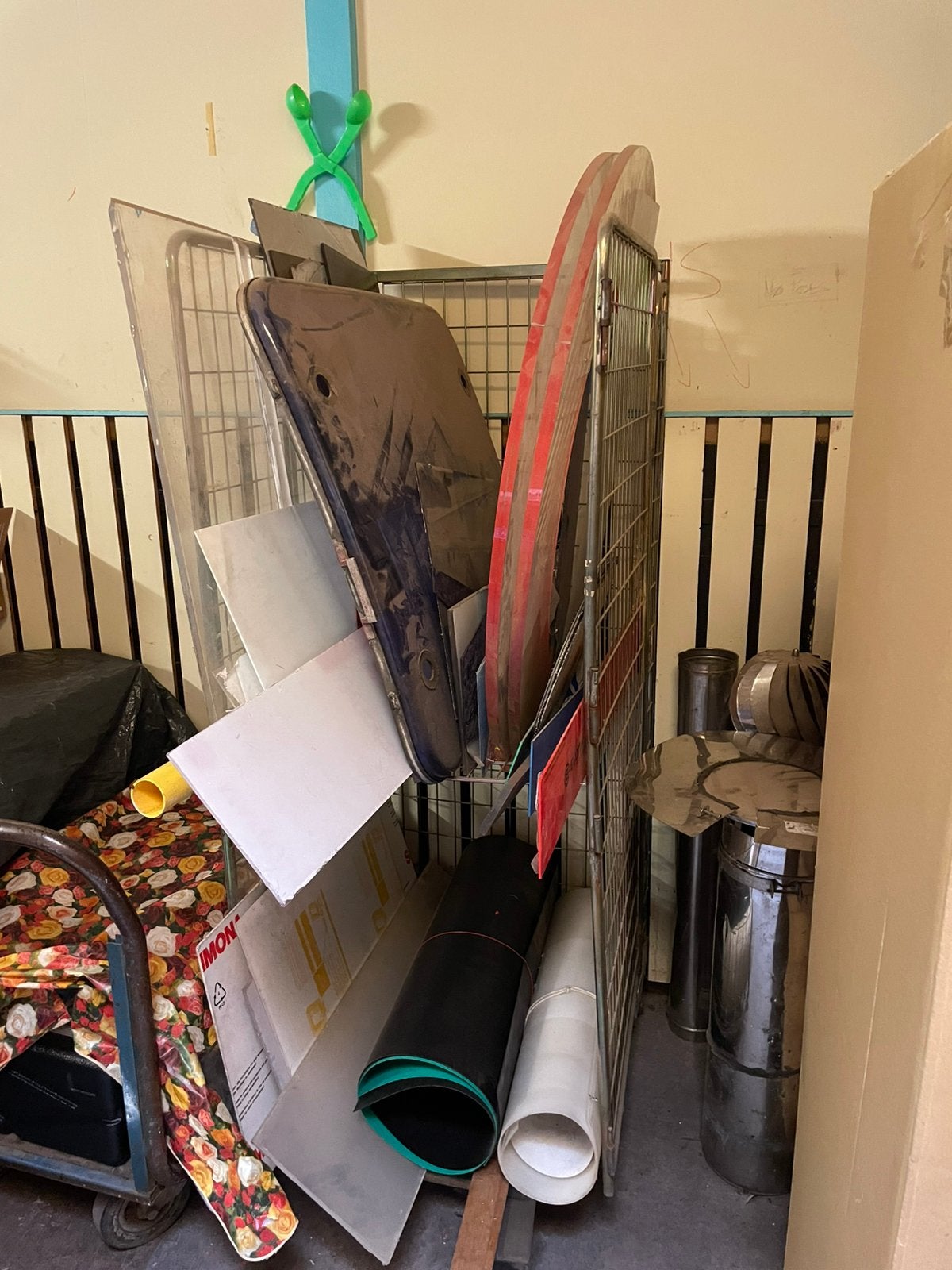 Kar vol kunststof plexiglas etc, Ophalen, Overige materialen, Minder dan 20 mm, Zo goed als nieuw