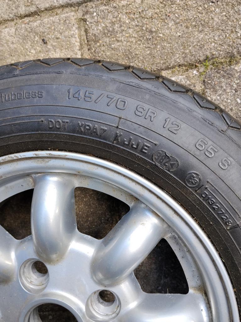 12 inch velg met band - 145/70 SR 12, Gebruikt, 145 mm, Banden en Velgen, Ophalen of Verzenden