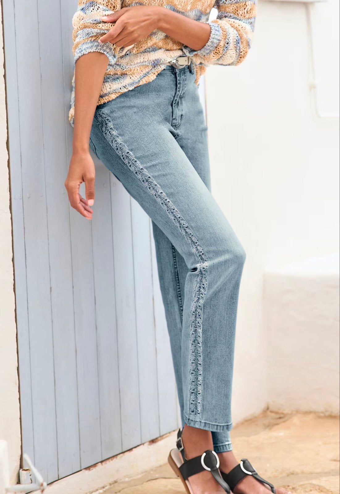 Nieuwe lichtblauwe jeans met borduursel maat 36, Kleding | Dames, Spijkerbroeken en Jeans, Verzenden, Nieuw, Blauw, W28 - W29 (confectie 36)