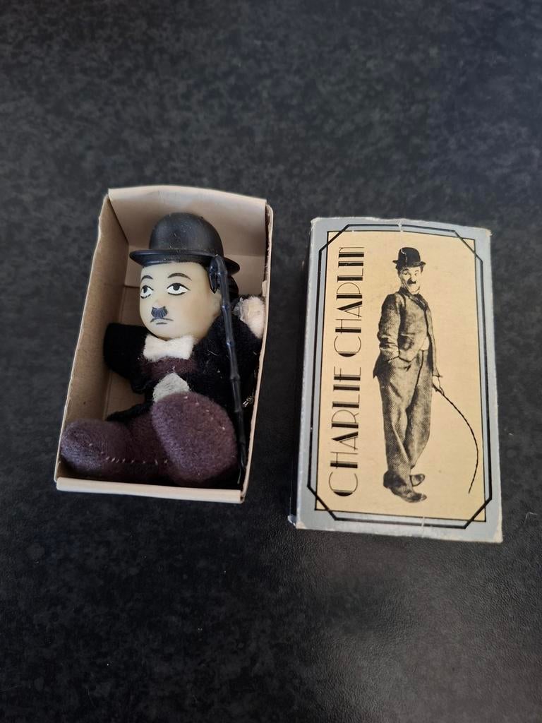 Charly chaplin  lucifer doosje met poppetje, Ophalen