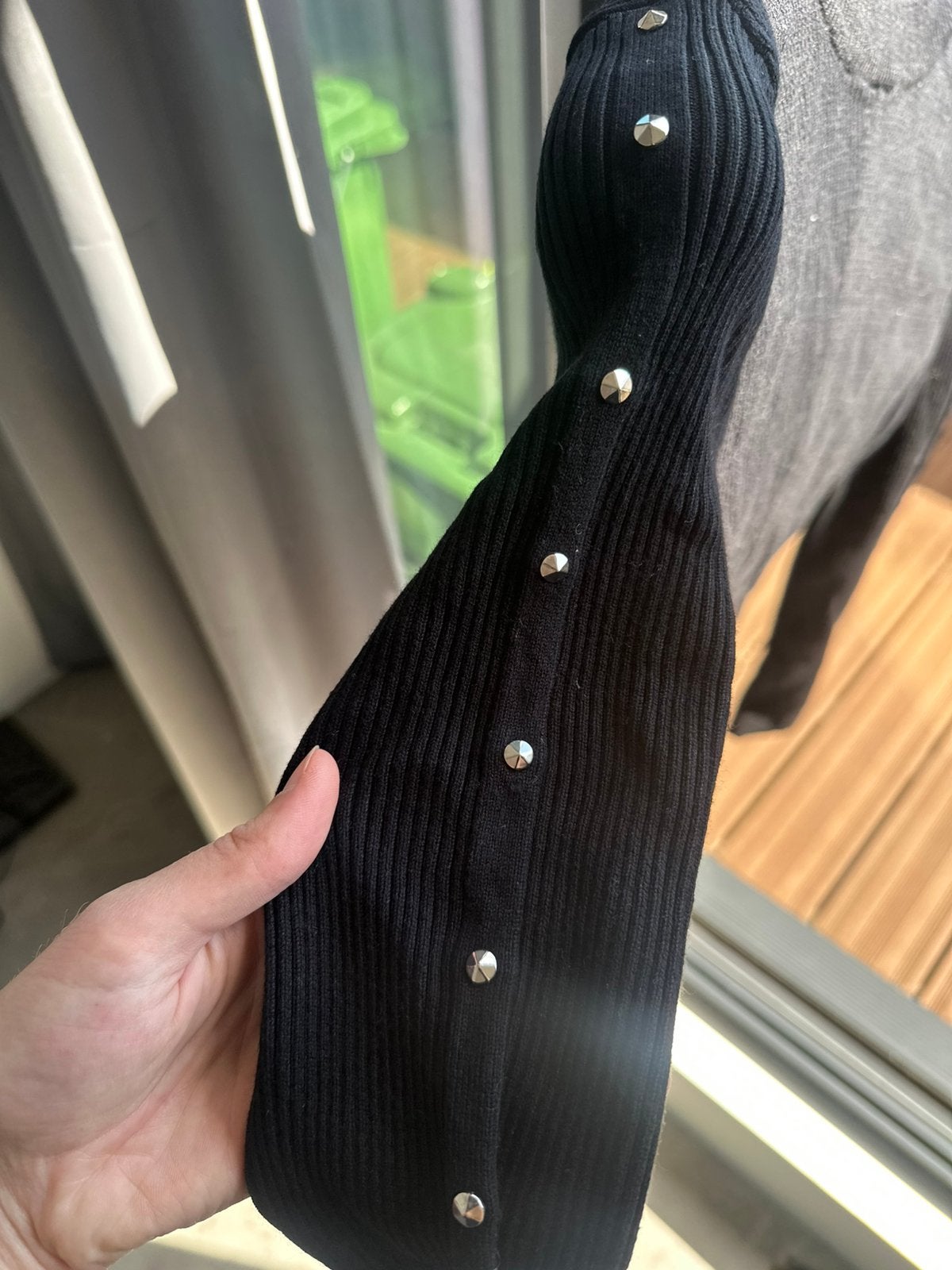 Zwarte trui Zara maat S met studs op arm, Ophalen of Verzenden, Zo goed als nieuw, Maat 38/40 (M), Zwart
