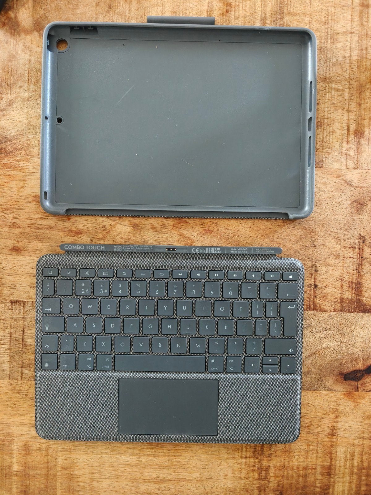 Logitech Combo Touch  qwerty toetsenbord hoes zgan, 10 inch, Overige modellen, Ophalen of Verzenden, Zo goed als nieuw