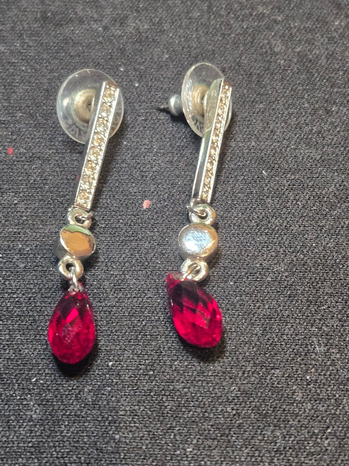 Swarovski oorbellen rood kristal lange druppels origineel, Met kristal, Ophalen of Verzenden, Zilver, Zilver