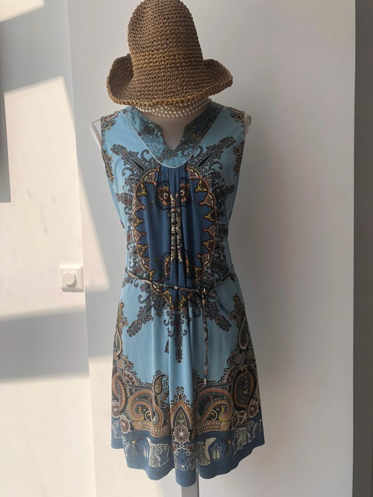 Als Nieuw K-Design jurk blauw travelstof l xl 40 42, Maat 38/40 (M), Zo goed als nieuw, Boven de knie, Verzenden