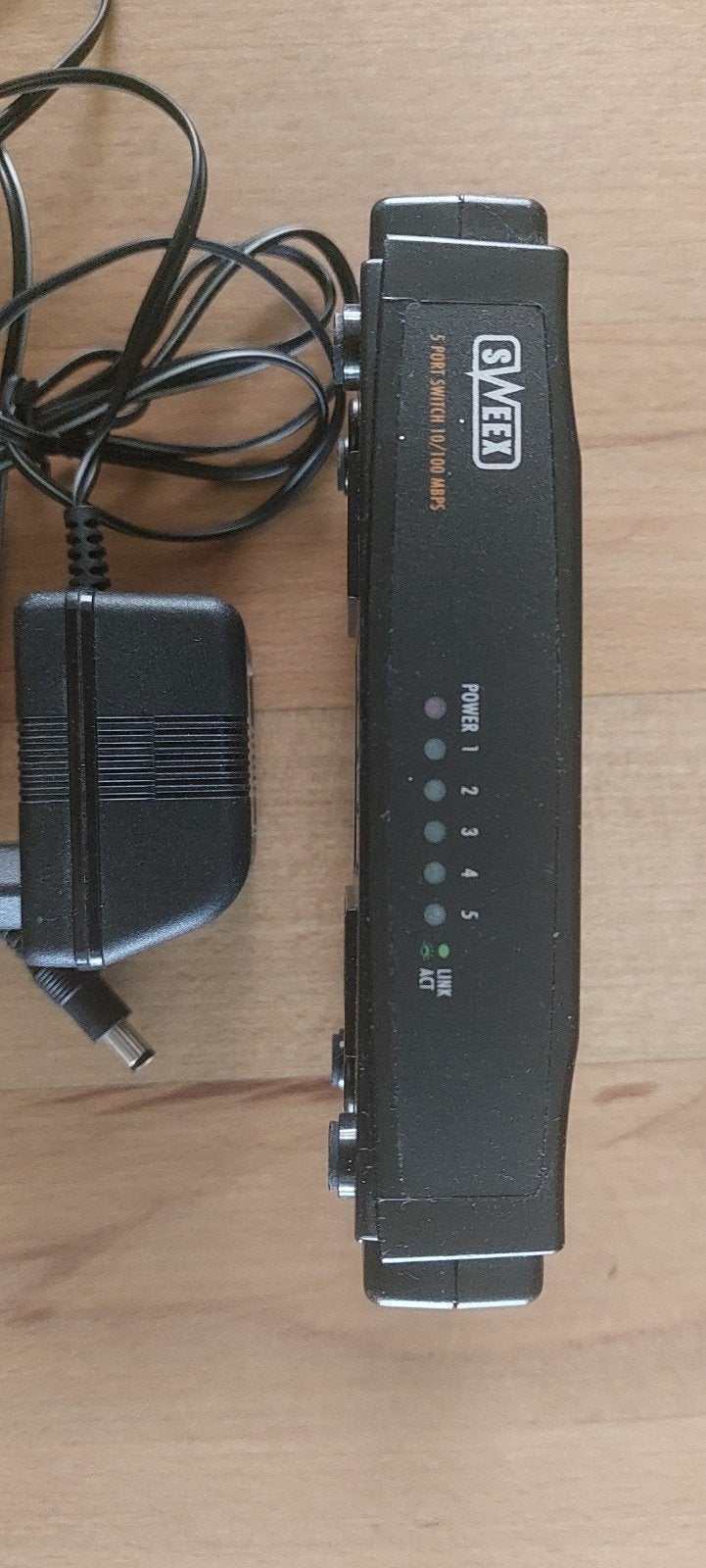 Sweex SW005 5-poorts 10/100 Mbps netwerk switch, Computers en Software, Netwerk switches, Ophalen of Verzenden, Zo goed als nieuw